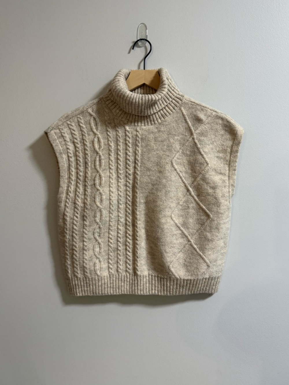 Oliver O Sleeveless Turtleneck Cable-Knit Sweater Vest in Cream